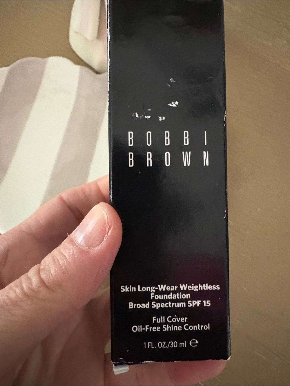 Bobbi Brown Skin Long-Wear Weightless Foundation - Black